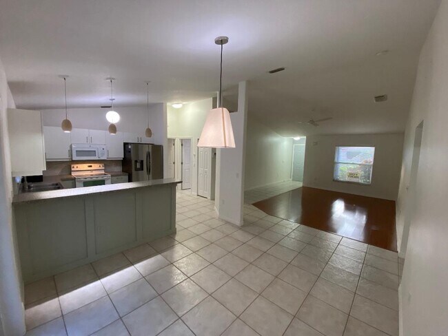 Foto del edificio - 4217 Malden Dr