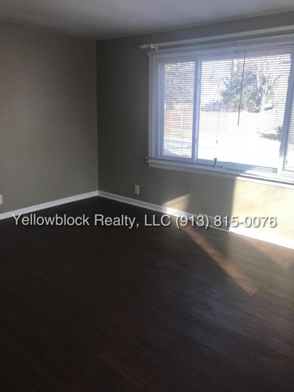 Building Photo - 320 E 79th Terrace