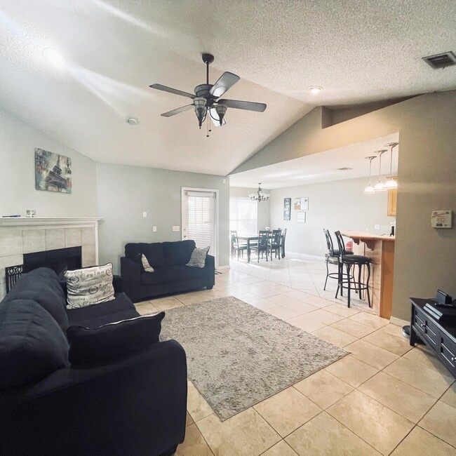 Building Photo - 931 Ibis Way