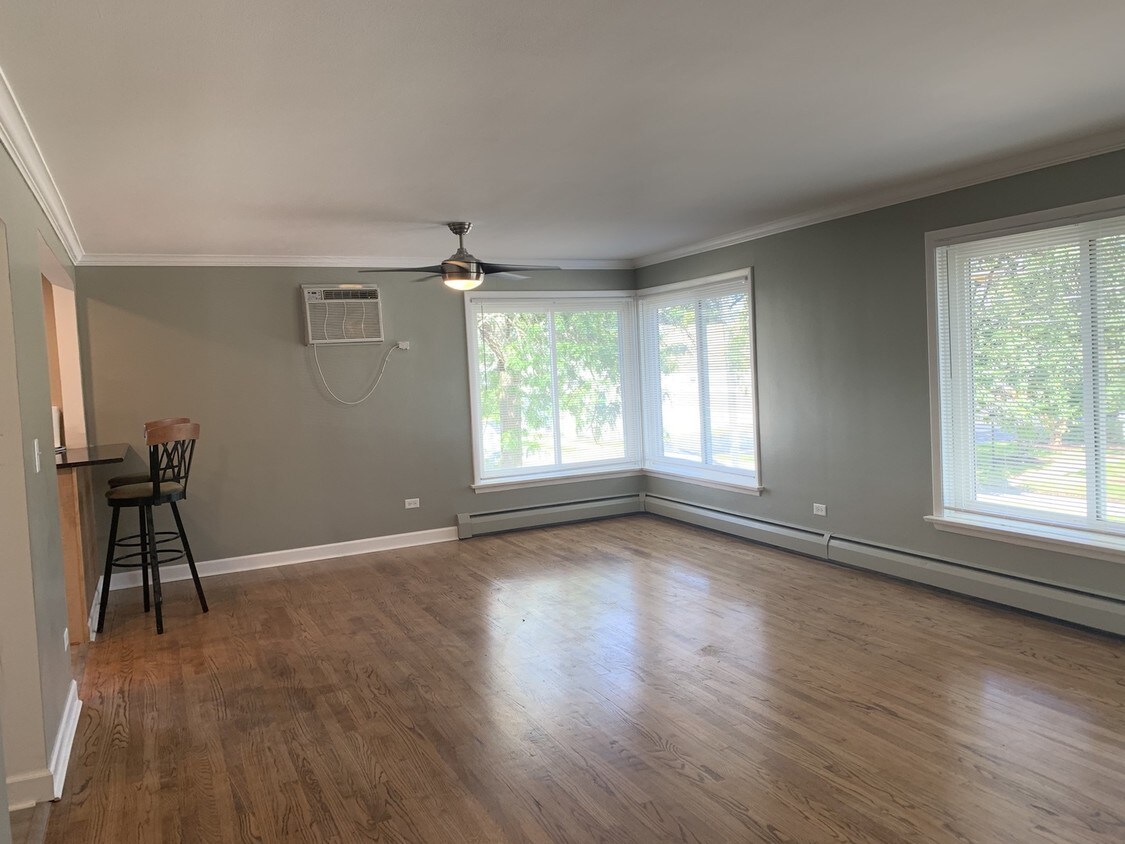 67 S Old Rand Rd, Lake Zurich, IL 60047 Room for Rent in Lake Zurich