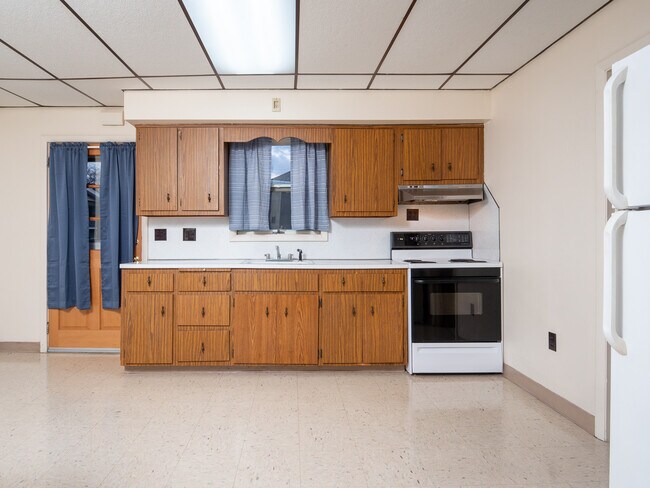 Kitchen - 913 S Webster Ave