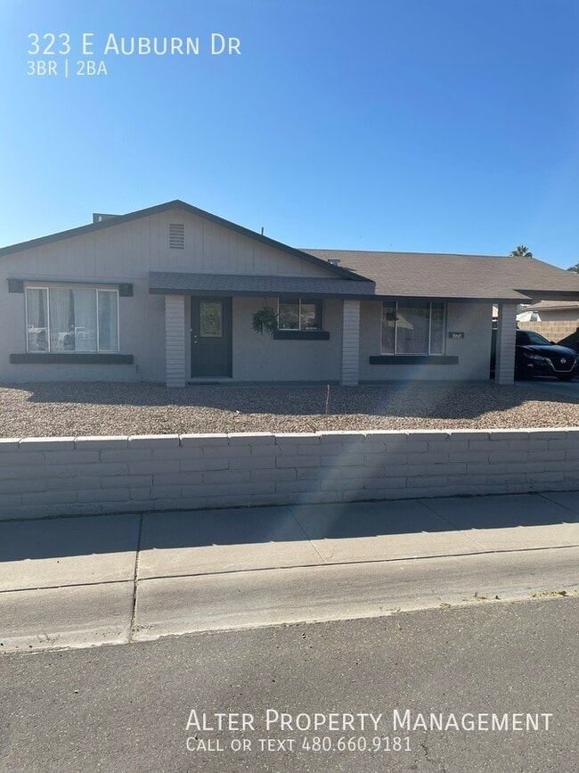 Photo - 323 E Auburn Dr House