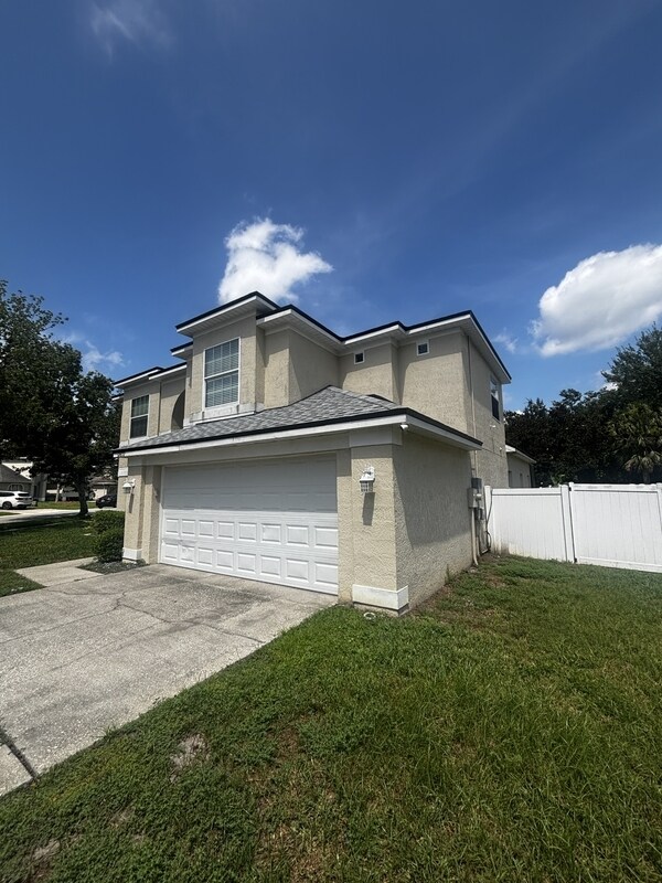 Foto del edificio - 12672 Lakebrook Dr