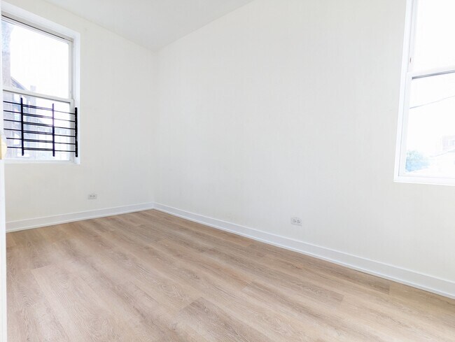 Foto del edificio - 931 W 34th Pl