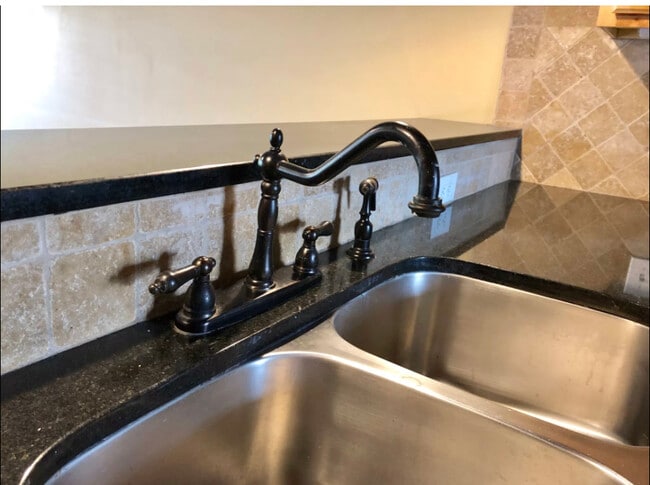 BEAUTIFUL BACKSPLASH AND COUNTER TOPS! - 836 W Glenn Ave