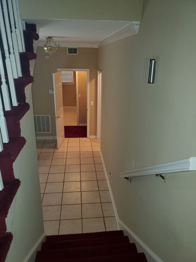 Foto del edificio - Beautiful 2 Bedroom 2 Bath Available 10/10...