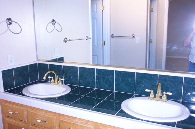 Foto del edificio - 6140 Brassie Way