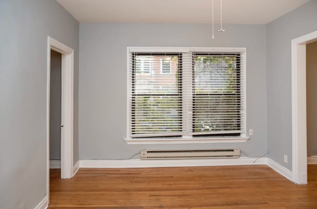 Building Photo - 719 W Roscoe St