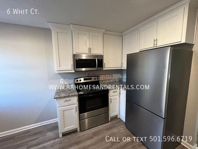 Building Photo - 6 Whit Ct