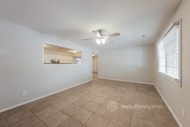 Building Photo - 5727 W Altadena Ave