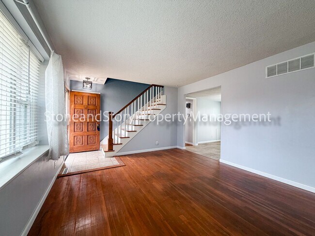 Foto del edificio - 4 bedroom 2 bath on quiet street in Briarwood