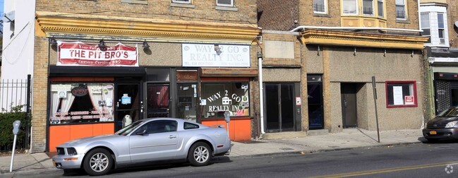 street level - 159-165 E 3rd St