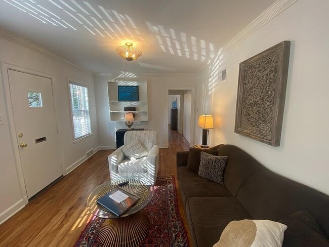 Foto del edificio - 1769 Forest Ave