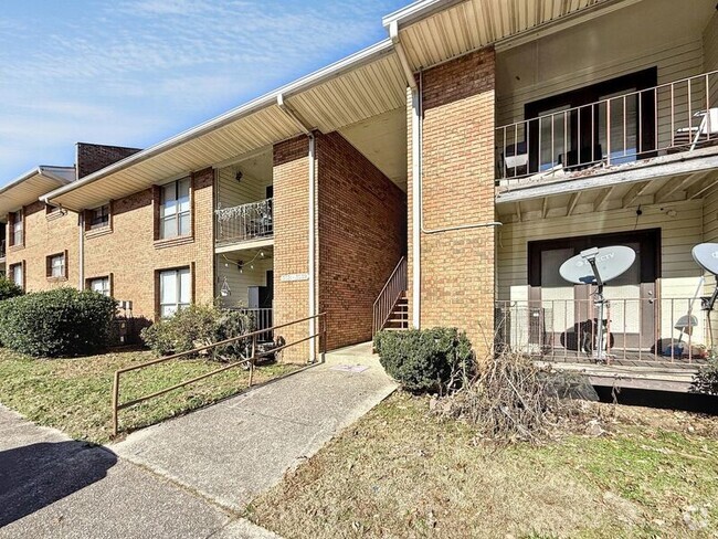 Building Photo - 3025 Chase Ln
