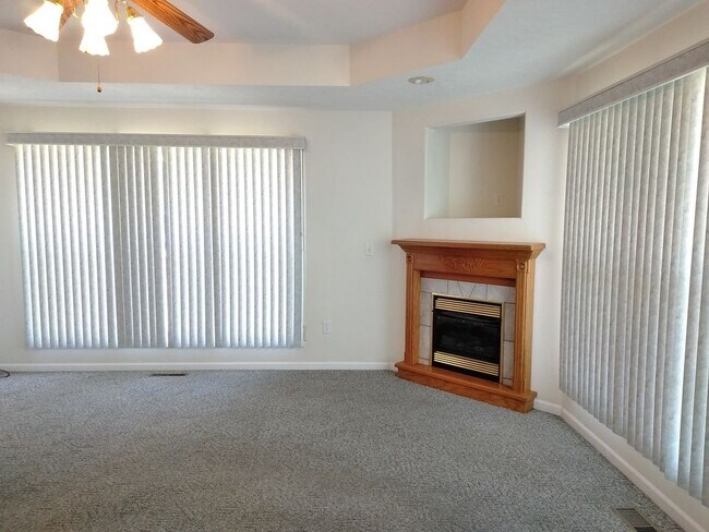 Building Photo - 1317 Deadra Dr