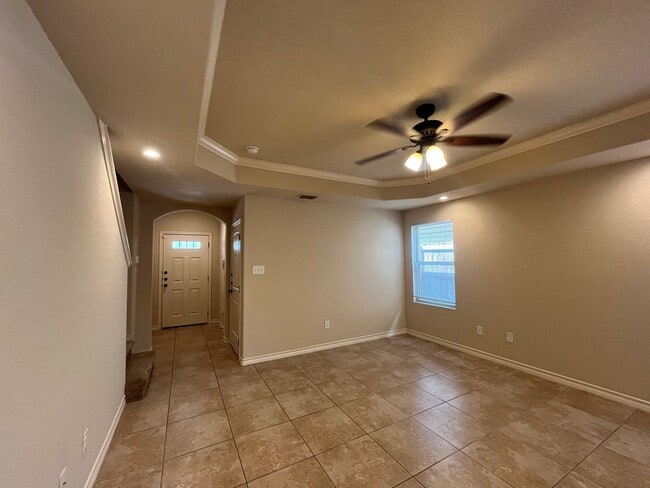 Building Photo - 6854 Lakeview Dr.