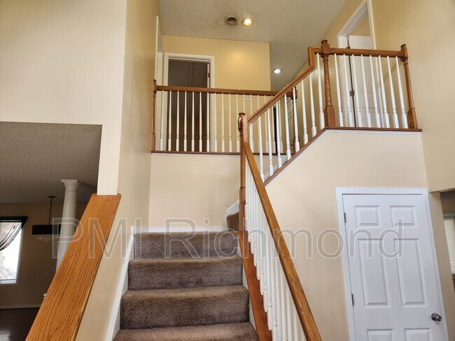 Foto del edificio - 8283 Soft Wind Dr