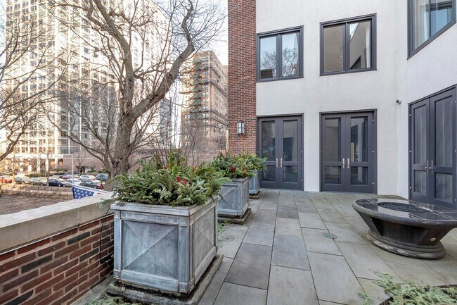 Foto del edificio - 1524 N Astor St