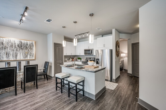 1BD, 1BA + Study - 1065SF - Kitchen - Memorial West