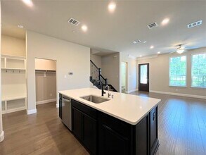 Building Photo - 1331 Bailey Ln