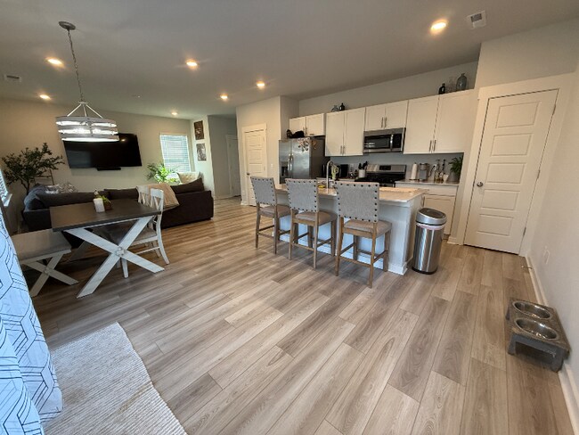 Foto del edificio - 524 Torrey Pines Ln