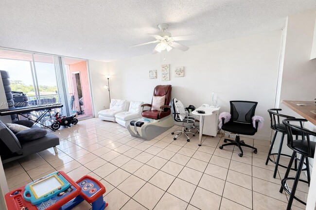 Foto del edificio - 19805 SW 114th Ave