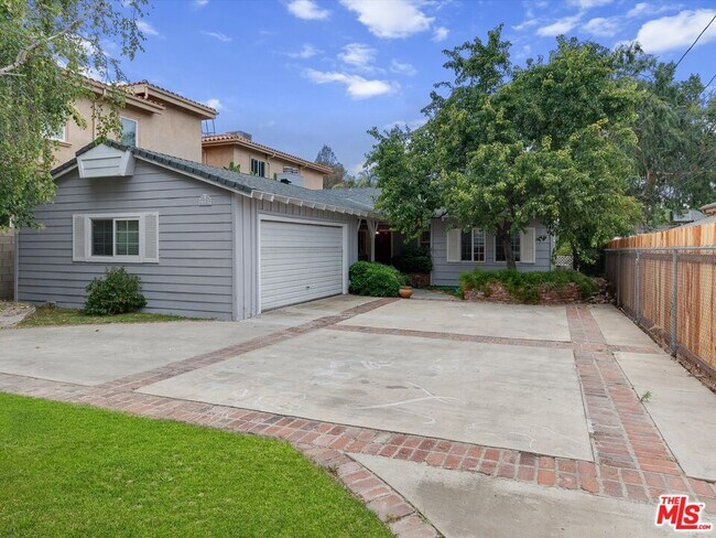 Foto del edificio - 23109 Mariano St