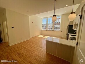 Building Photo - 1810 Sils Ave