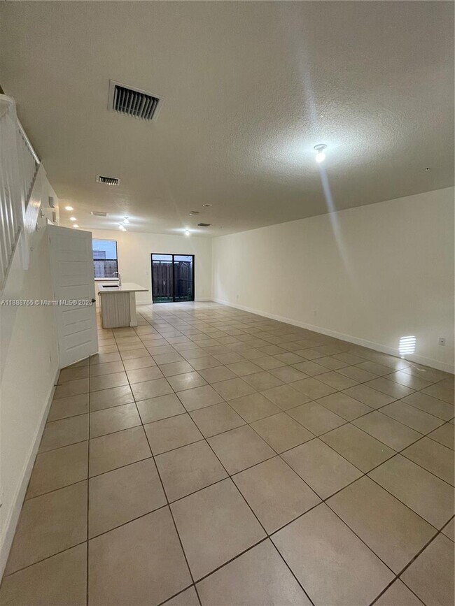 Foto del edificio - 10443 NW 82nd St