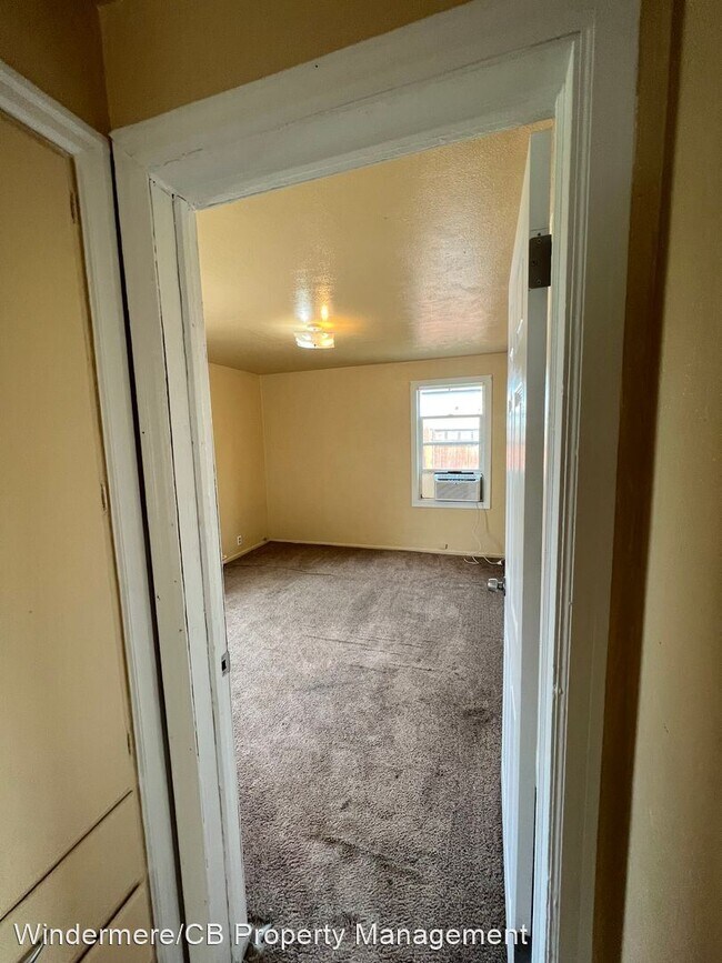 Building Photo - 2 br, 1 bath House - 17 F St SE