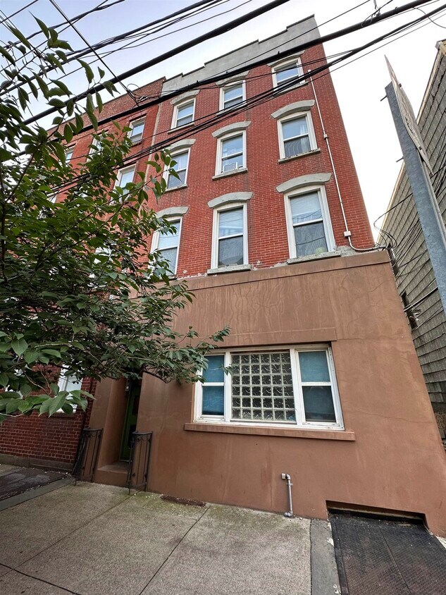 Primary Photo - 43 Coles St