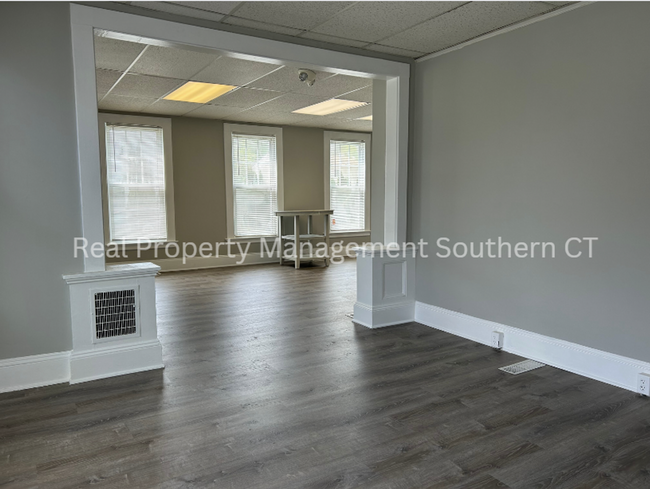 Building Photo - Newly Renovated 3 Bedroom  Apartment in Ha...