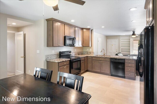 Building Photo - 4 br, 2 bath House - 320 Bartlett Street