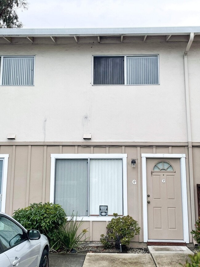 Building Photo - 3385 La Selva St