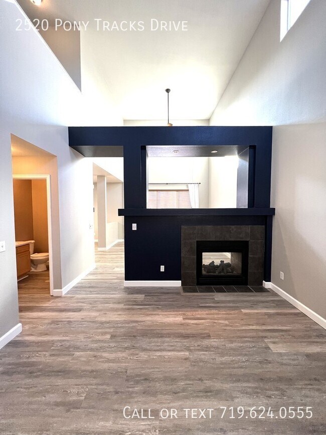 Foto del edificio - Beautiful two-story house for rent