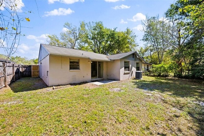Building Photo - 2906 Cedaridge Dr