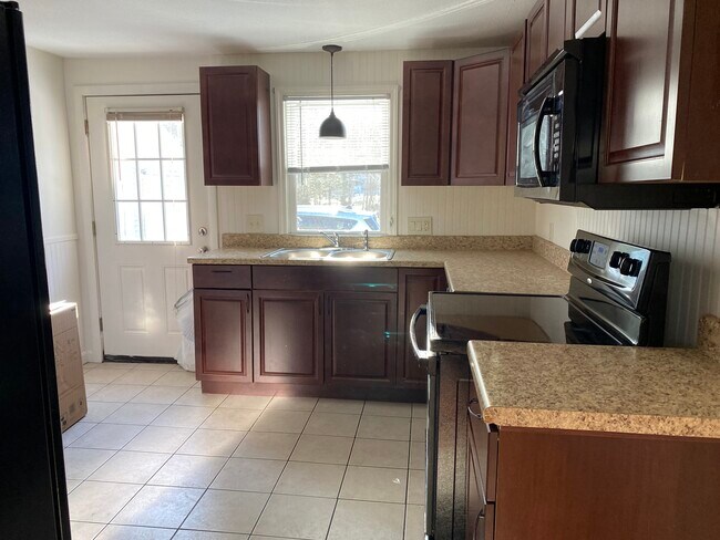 Kitchen - 4 Sequoia Dr