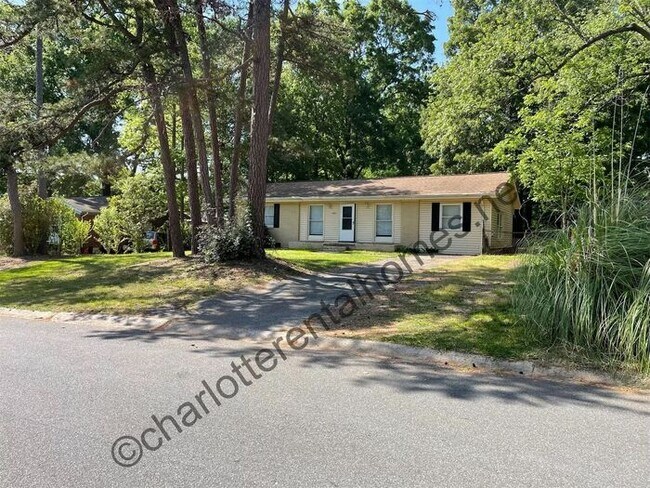 Building Photo - Ranch home near 485