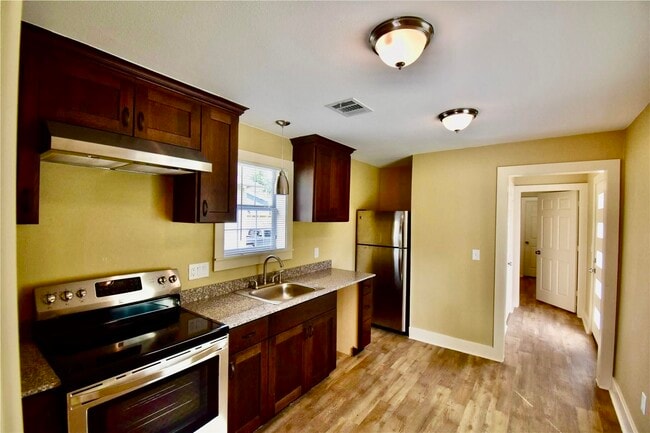 Building Photo - 321 E 35th St