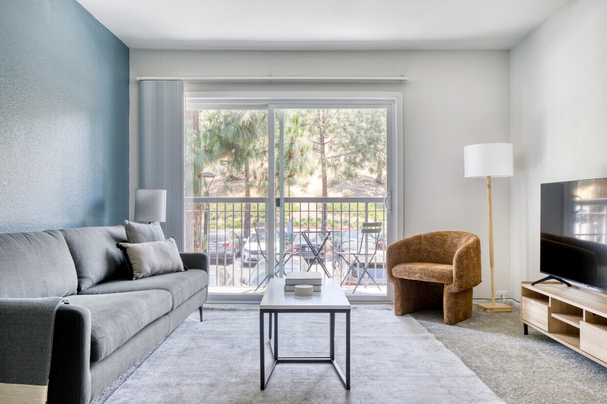 3690 Barham Blvd Unit FL3ID1272, Los Angeles, CA 90068 Room for Rent