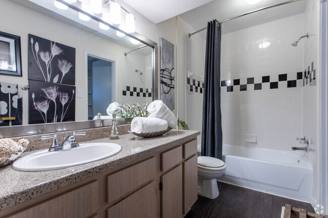 2 BR, 1 BA - 880 SF - Regatta
