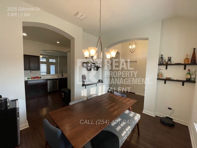 Building Photo - 3225 Gilchrist Dr