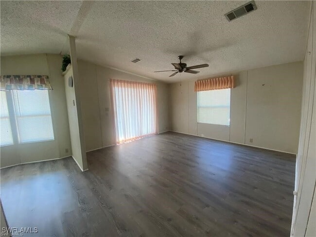 Building Photo - 26356 Charlotte Dr