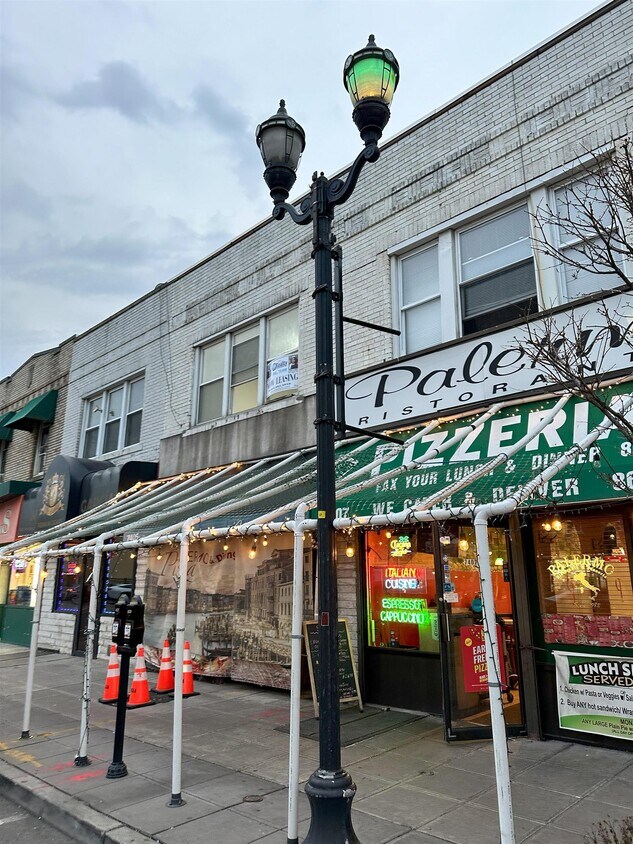 Primary Photo - 7405 Broadway