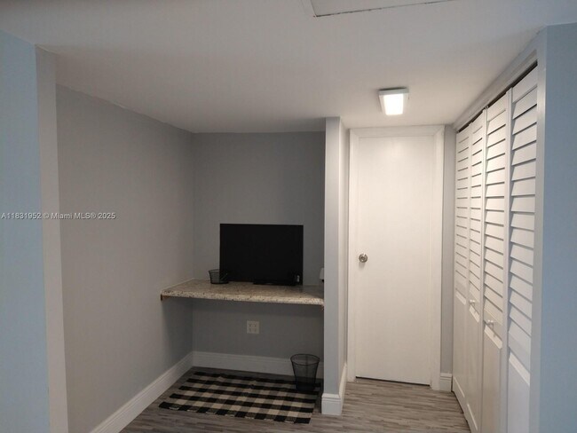 Foto del edificio - 5102 NW 36th St