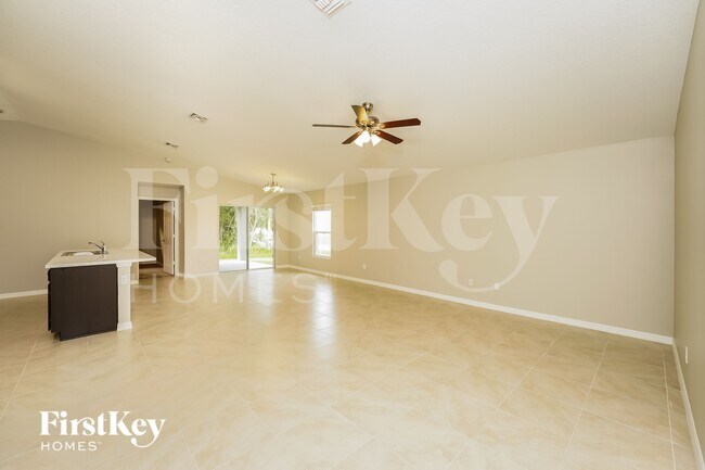 Foto del edificio - 2450 SW Madiera St