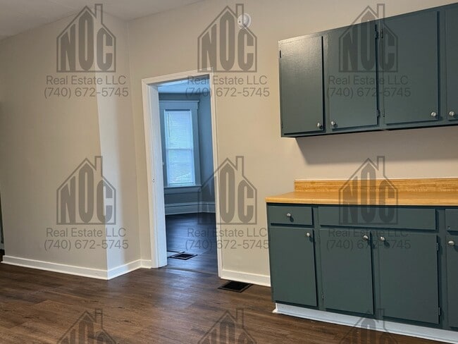 Building Photo - 160 160 1/2 Lake St. - 160