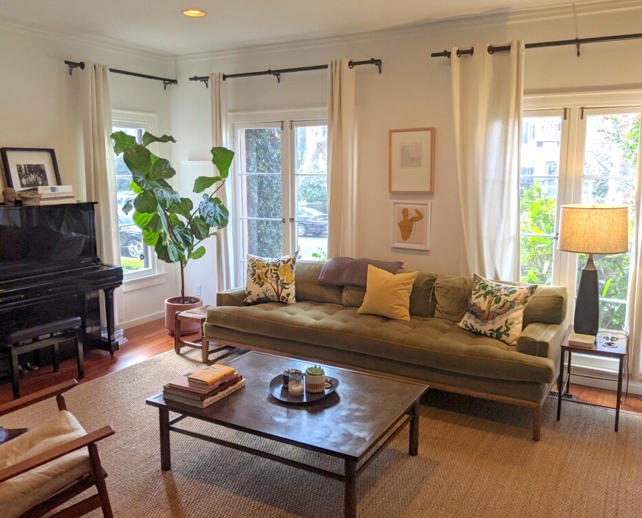 Living Room - 160 S Sycamore Ave