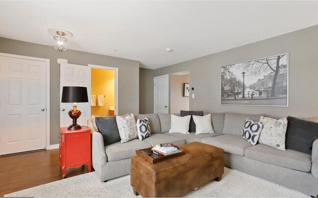 Building Photo - 1121 Frontline Dr