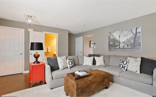 Foto del edificio - 1121 Frontline Dr